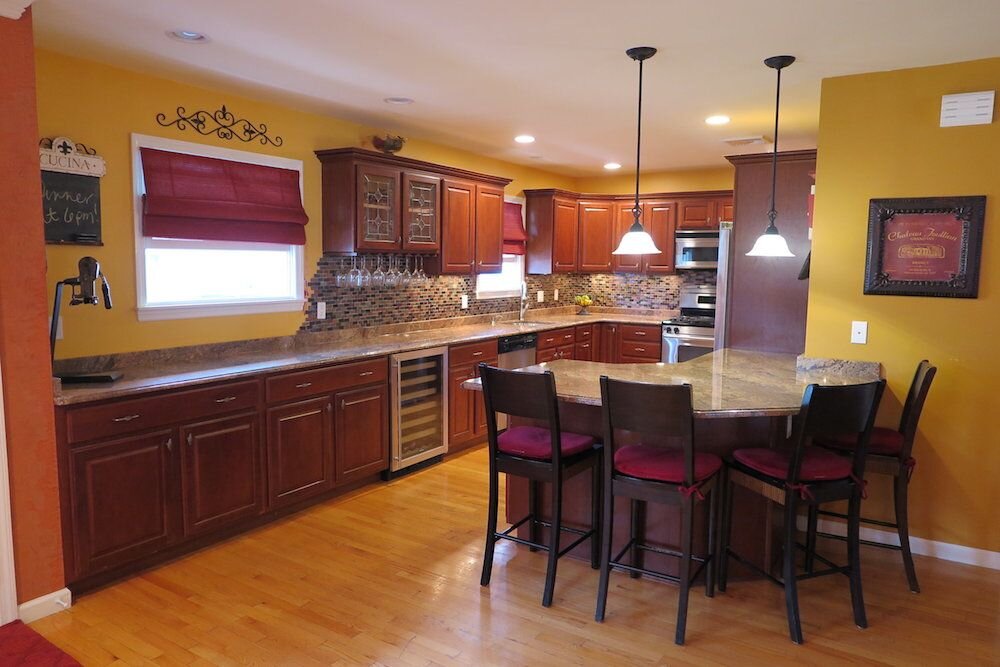 tuscan-kitchen-with-sangria-granite-countertop