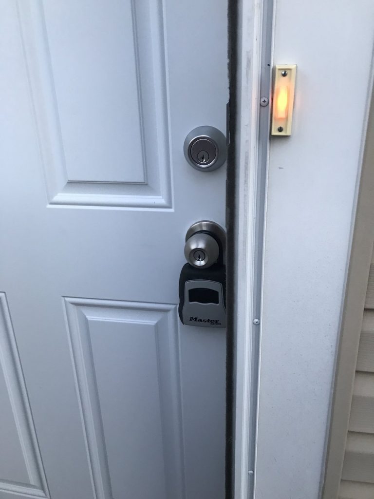 lockbox-outside-airbnb