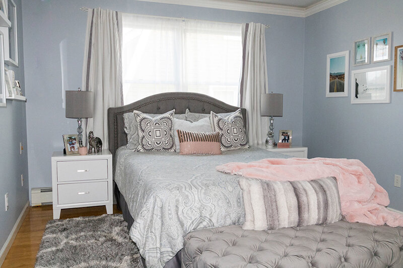 white-and-gray-bedroom-with-tufted-velvet-bench